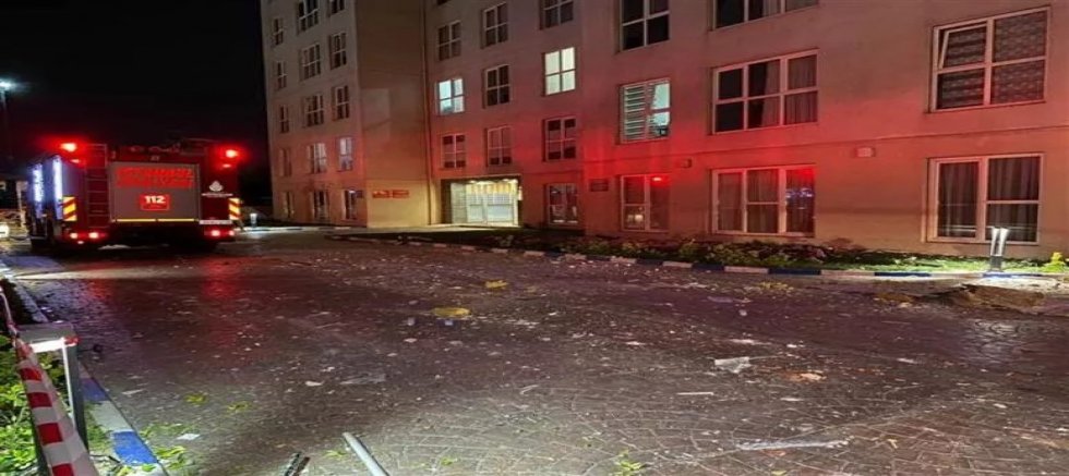 Esenyurt'ta korkutan patlama: 38 katlı binanın 27'nci katından cam yağdı